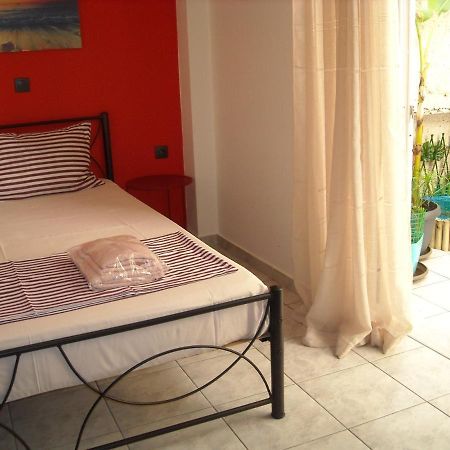 Kalamata Home, Marina Luaran gambar