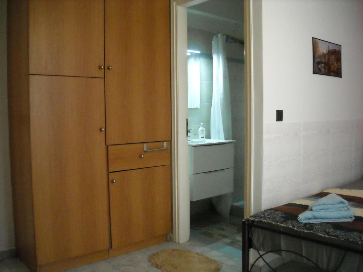 Kalamata Home, Marina Luaran gambar